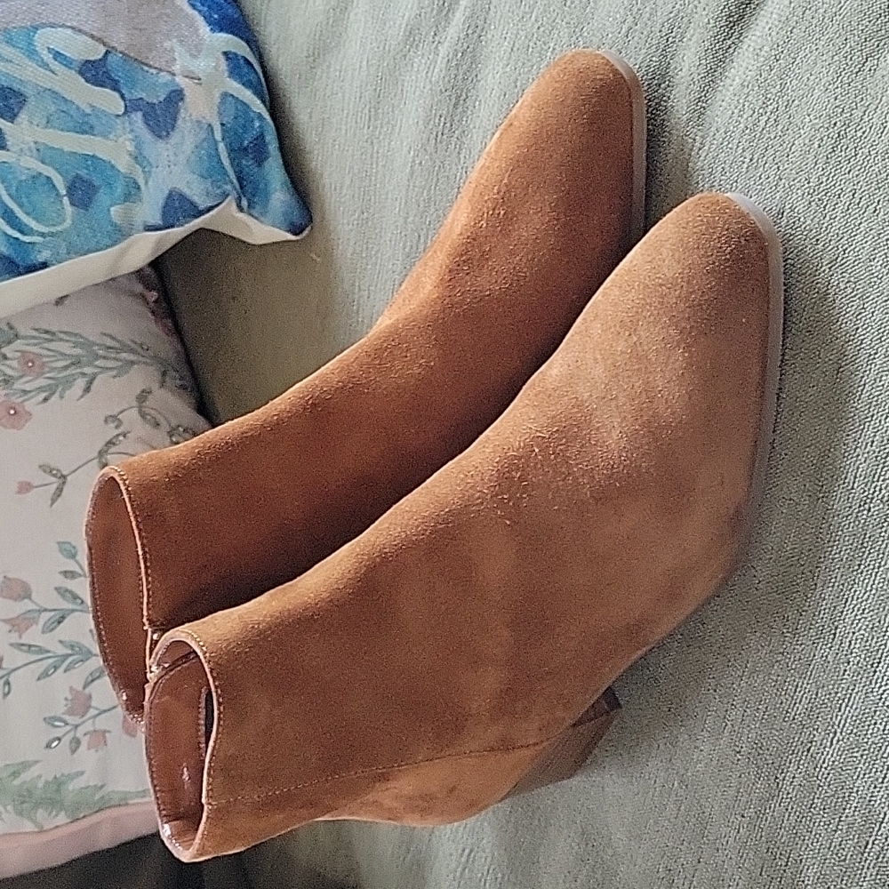 Aquatalia Retta Luxe Suade Boots
